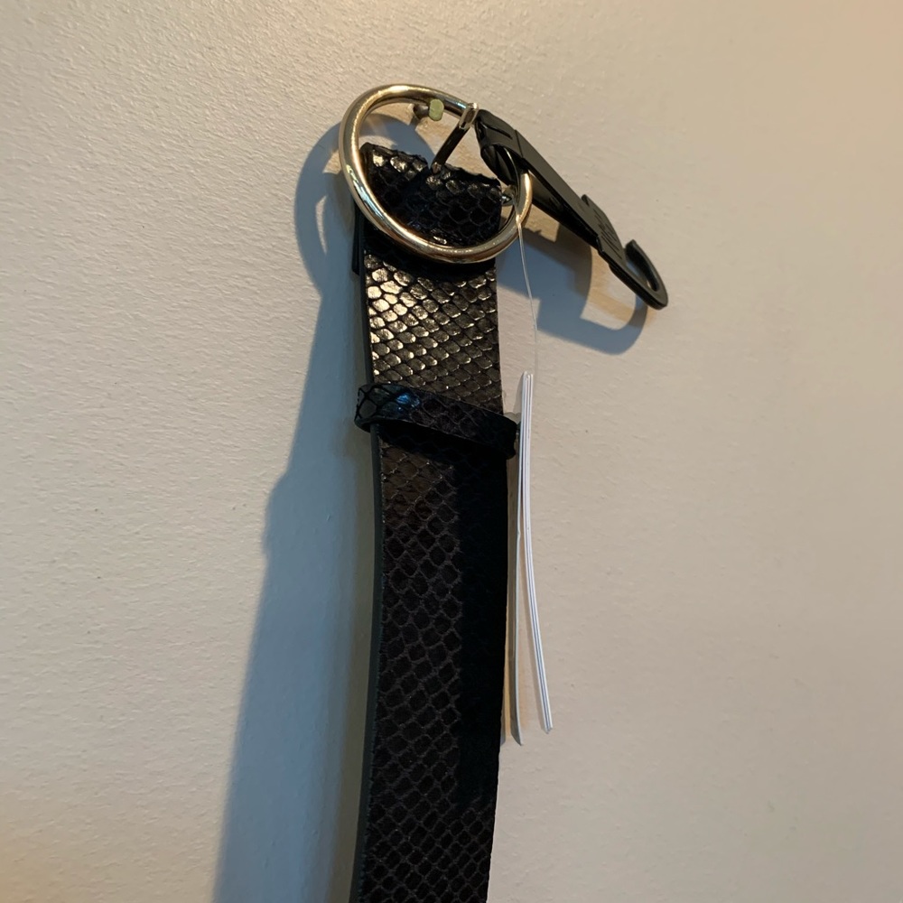 Black print belt
